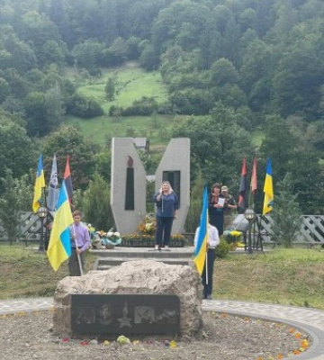 У Рахові  відбулось відкриття пам&#039;ятного знаку загиблому військовослужбовцю