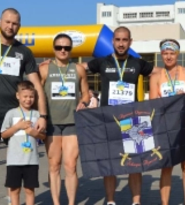 Волинські поліцейські долучились до всеукраїнського забігу у Луцьку на честь загиблих воїнів
