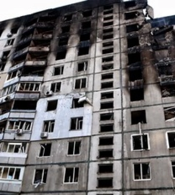 Фотограф показав, як зараз виглядає після удару росіян 12-поверхівка у Харкові