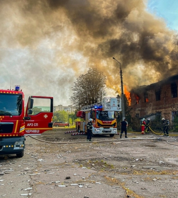 Подробиці масштабної пожежі у Чернівцях на території колишнього тролейбусного депо