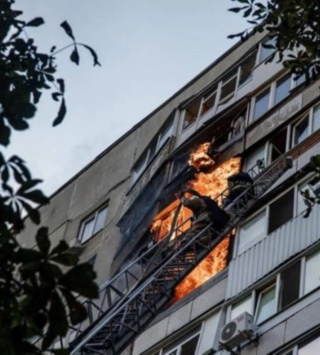 В полиции показали, как проводили спасательную операцию после обстрела Харькова
