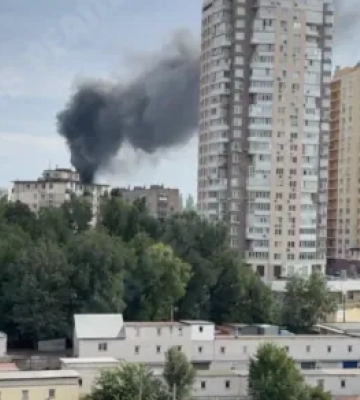 Пожар на крыше пятиэтажки в Киеве: пострадавших пока нет