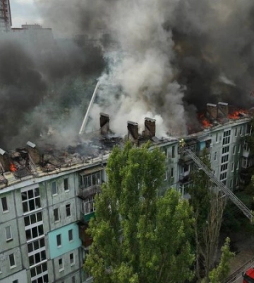 У Києві рятувальники ліквідували пожежу у житловому будинку на площі 700 кв.м