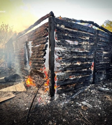 На Київщині пенсіонерка спалювала траву і згоріла заживо (ФОТО)