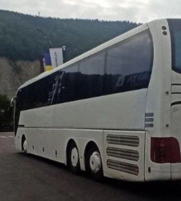 ТЦК і поліція залишили пасажирів без водія на гірській дорозі: 50 пасажирів, включаючи дітей, залишилися на вулиці