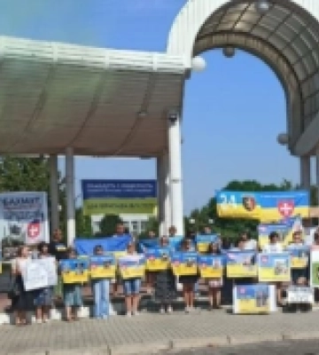 У селищі на Рівненщині відбулась мирна акція на підтримку родин зниклих безвісти і полонених захисників