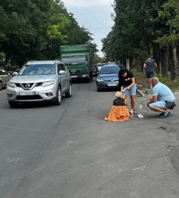 В Одесі автомобіль збив жінку-правопорушницю