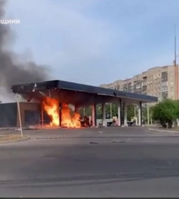 У Нікополі після ворожого обстрілу горіла АЗС
