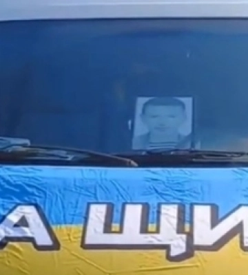 «На щиті» додому повернувся багаторічний очільник села на Волині (відео)