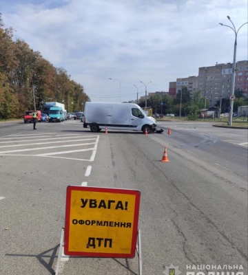 У Вінниці внаслідок зіткнення мікроавтобуса та маршрутки постраждали семеро людей (ФОТО)
