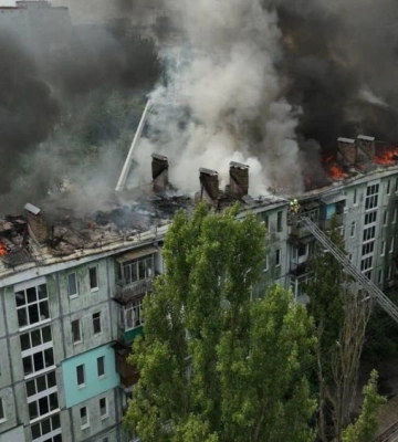 У Києві потужна пожежа спалахнула в багатоповерхівці (ФОТО)