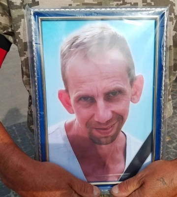 У Сумах попрощалися із захисником Сергієм Кравченком У Сумах попрощалися із захисником Сергієм Кравченком