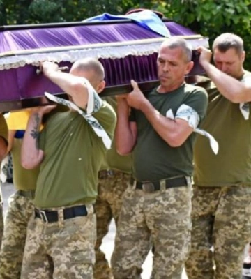 Залишилися дружина та маленька донечка: у Нікополі провели в останню путь полеглого Героя