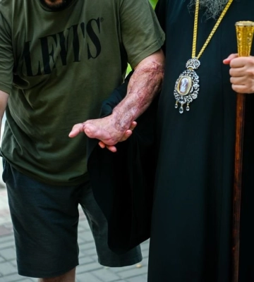 Митрополит Епіфаній вшанував у Львові полеглих захисників та провідав поранених