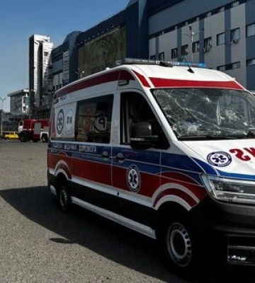 У Харкові під повторні удари російських ракет потрапили медики і рятувальники, які приїхали на виклик. ФОТО