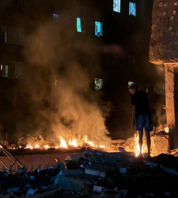 Росіяни вдарили ракетою по будівлі центру соціально-психологічної реабілітації дітей та дитбудинку у Сумах