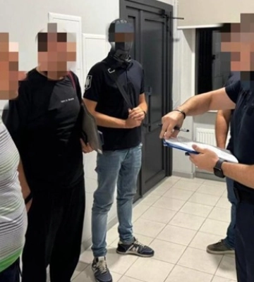 ДБР підозрює трьох людей, які допомогти нардепу Дмитруку виїхати за кордон