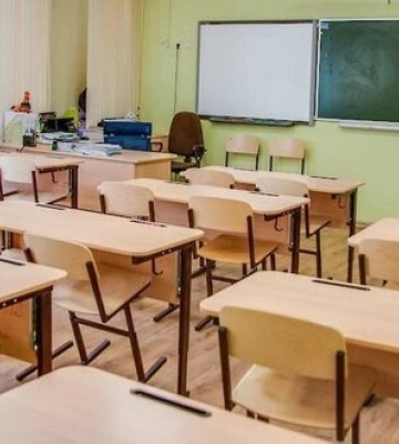 Ракетна атака РФ на Київ перед початком навчального року: пошкоджено вікна в двох школах