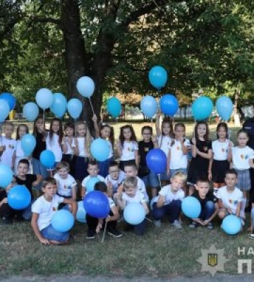 Закарпатські поліцейські привітали школярів з Днем знань