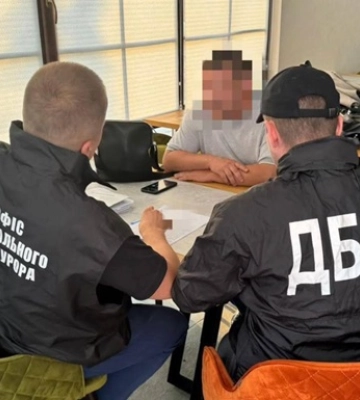 Посадовцю повідомили про підозру за перешкоджання журналістам