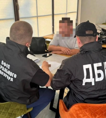Розбив камеру журналісту: очільнику міграційної служби Івано-Франківщини повідомили про підозру