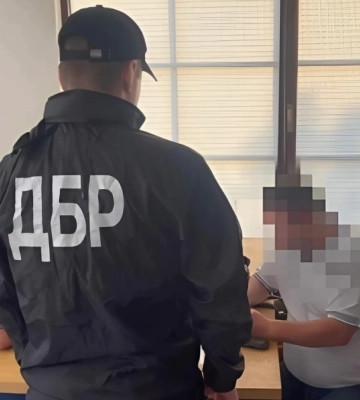 Розбив камеру журналісту: очільнику міграційної служби Івано-Франківщини повідомили про підозру