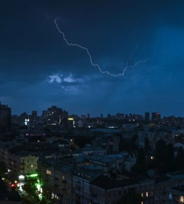 У центрі, на півдні та сході України прогнозують дощі