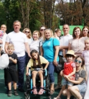 В Ужгороді відкрили перший інклюзивний ігровий майданчик для дітей з інвалідністю