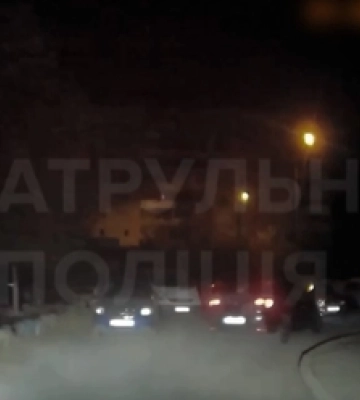 У Луцьку вночі п&#039;яний на «рено» втікав від патрульних і в&#039;їхав у припарковане авто (відео)