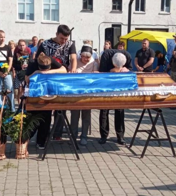Загинув на Покровському напрямку: на Волині попрощалися з воїном Едуардом Вовчуком