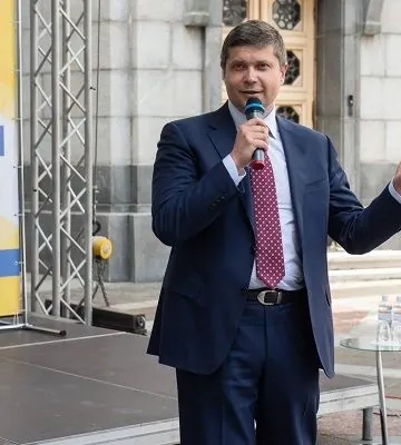 Російські зв'язки екснардепа Різаненка: можливе подвійне громадянство та нерухомість у Криму Російські зв'язки екснардепа Різаненка: можливе подвійне громадянство та нерухомість у Криму