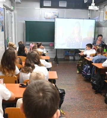 Подземные школы, выбитые окна, дистанционное обучение: как дети Украины начали учебный год во время войны