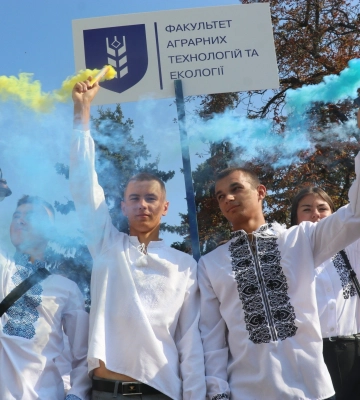 У центрі Луцька вступників ЛНТУ офіційно оголосили студентами. Фото