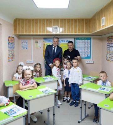 Зеленський привів прем&#039;єра Нідерландів у звичайну школу прифронтового Запоріжжя