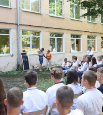 Перший урок у львівських школах проводили ветерани, волонтери та громадські активісти