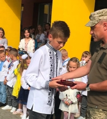 На Ковельщині сину загиблого Героя вручили державну нагороду батька