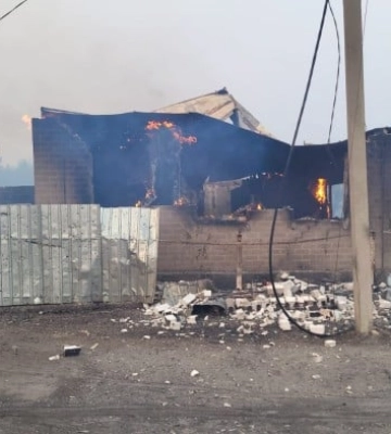 Масштабну лісову пожежу другу добу приборкують на Донеччині