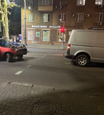 В центрі Одеси на перехресті сталася аварія, - ФОТО