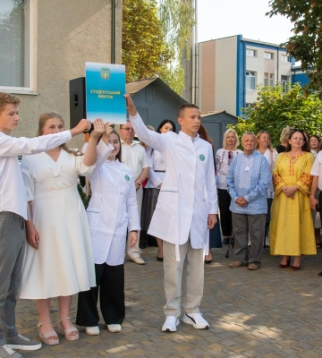 Вступників Луцького вишу офіційно оголосили студентами (Фото)