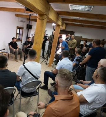 Зеленський і прем&#039;єр Нідерландів зустрілися з ветеранами у Запоріжжі. Говорили про дрони та обмін полонених
