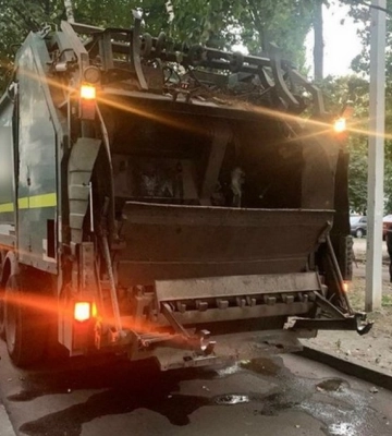 У Житомирі під колесами сміттєвоза загинула пенсіонерка