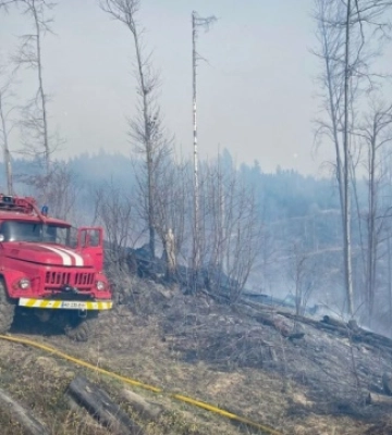 На Київщині працювала ППО: через падіння уламків дронів пошкоджено покрівлю багатоповерхівки