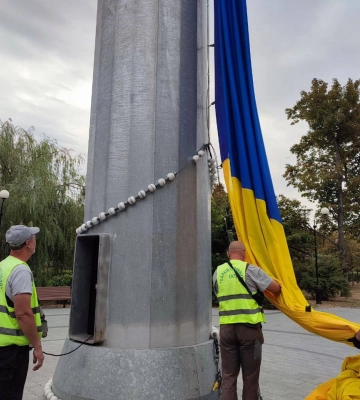 На головному флагштоку Харкова замінили прапор 
