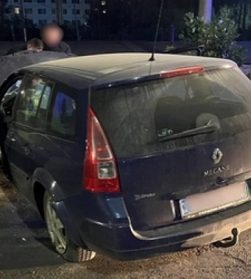 У Луцьку п&#039;яний на Renault «поклав» дорожній знак та протаранив бігборд 