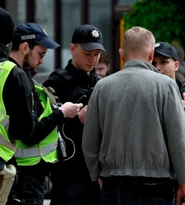 Співвласника книгарень у Львові побили працівники ТЦК? Деталі інциденту