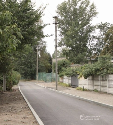 Дніпро продовжує оновлювати аварійні дороги для безпеки пасажирів і водіїв