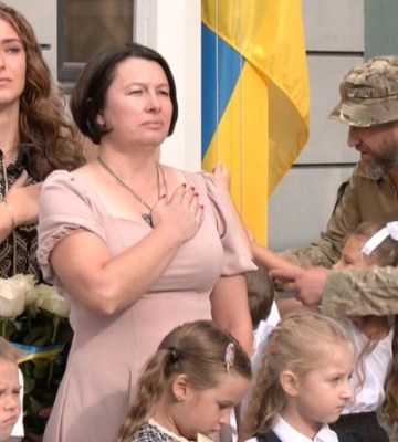 У Луцьку командир аеророзвідки повів доньку в перший клас