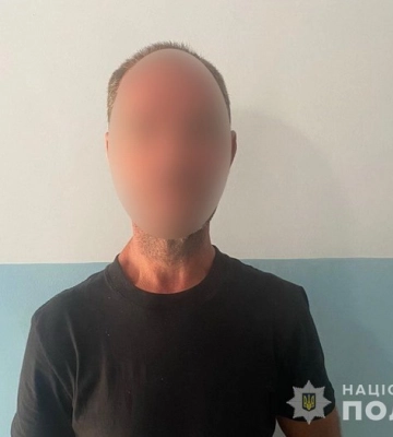 У Сумах поліцейські встановили злодія, який вкрав $7000 та ₴20000 у переселенця