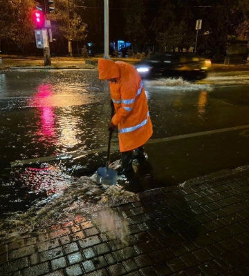 Злива в Одесі частково паралізувала рух електротранспорту