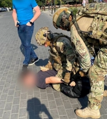 Вистрелив 6 разів: стрільця по ТЦК у Луцьку підозрюють у замаху на вбивство військовослужбовця 